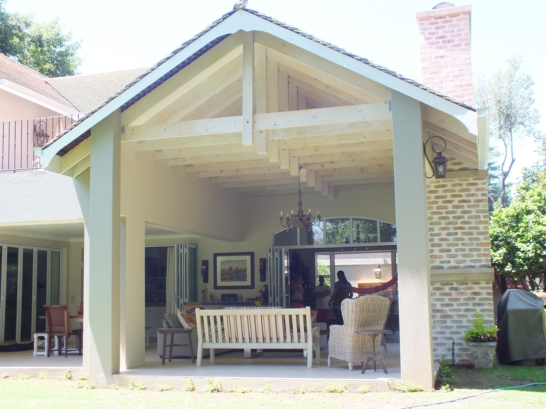 Garden elevation of the Atholl house after the alteration, with the new covered living pavilion