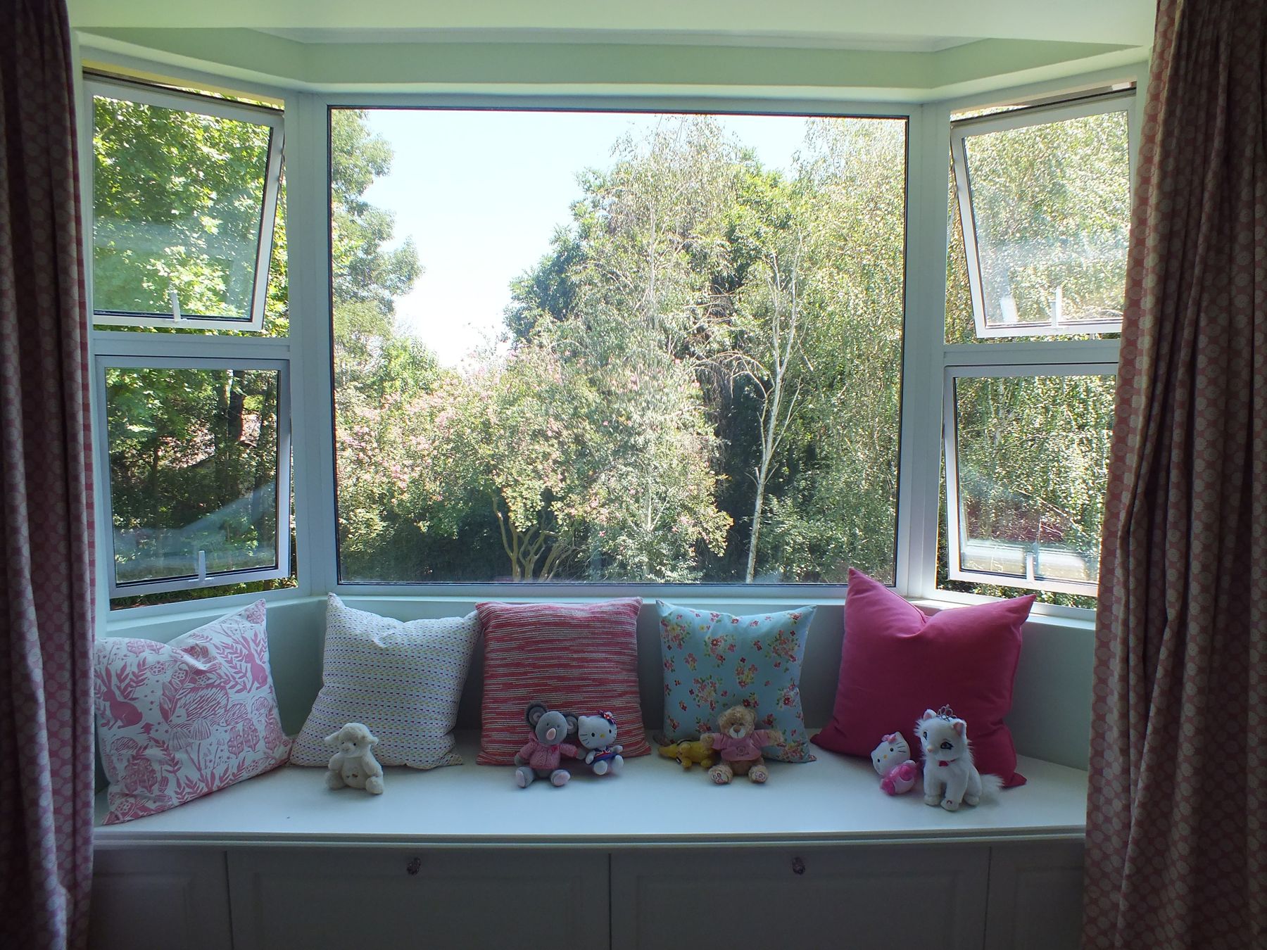 Bay window seat — House in Atholl